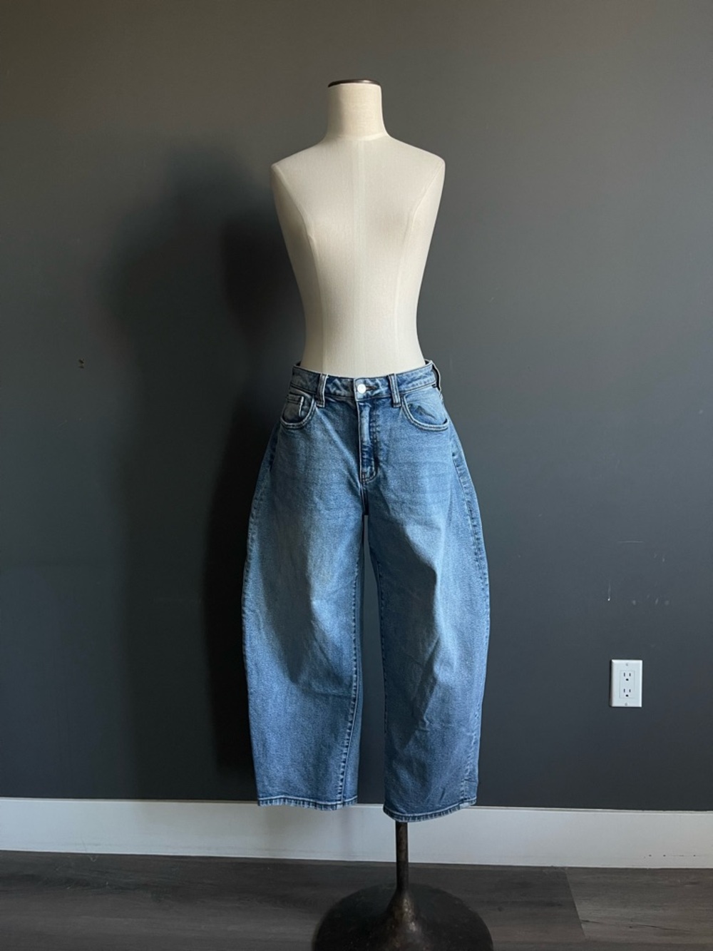 Cello Barrel Leg Jeans Light Wash Sculpted Denim Khaite Style Minimal Chic Basic